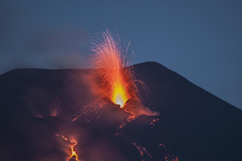 Апартаменты Fiore Dell'Etna Санта-Венерина Экстерьер фото